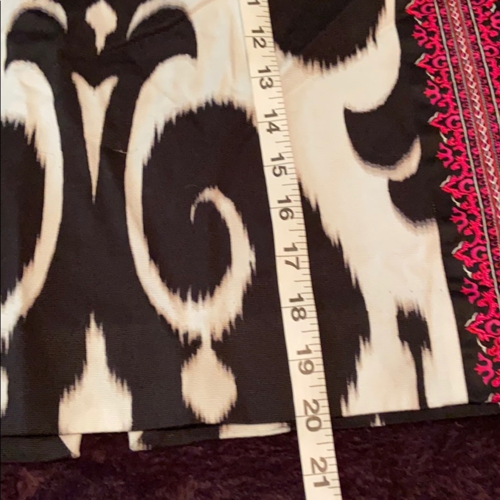 WHBM Aztec print black & white skirt sz 14 - Picture 8 of 8